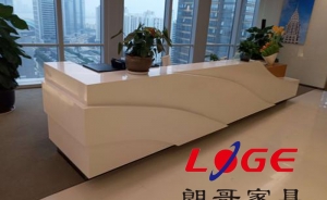 在選購(gòu)公司接待臺(tái)的時(shí)候我們應(yīng)該注意一些什么？